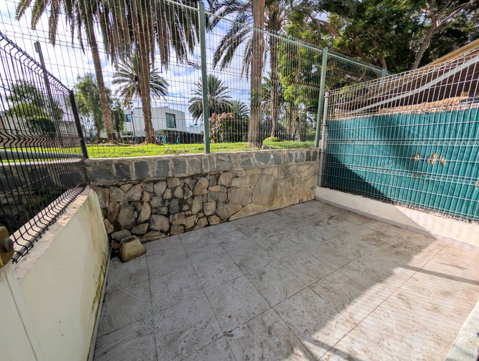 2 slaapkamer Rijtjeshuis te koop in Santa Cruz de Tenerife met zwembad - € 300.000 (Ref: 9988333)