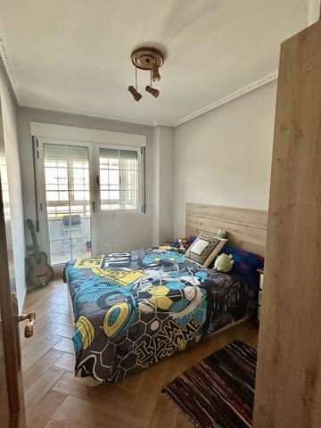 6 soverom Rekkehus til salgs i Leon by med garasje - € 221 000 (Ref: 9988345)