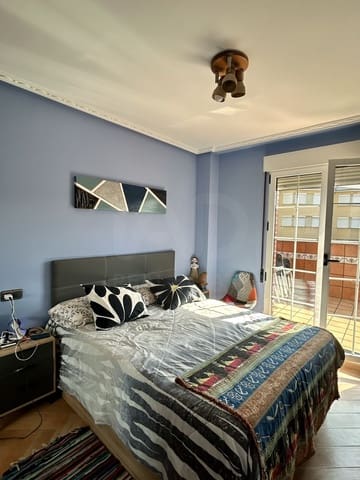 6 soverom Rekkehus til salgs i Leon by med garasje - € 221 000 (Ref: 9988345)