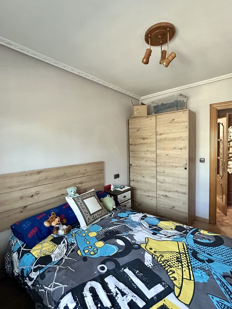 6 soverom Rekkehus til salgs i Leon by med garasje - € 221 000 (Ref: 9988345)