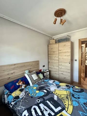6 soverom Rekkehus til salgs i Leon by med garasje - € 221 000 (Ref: 9988345)