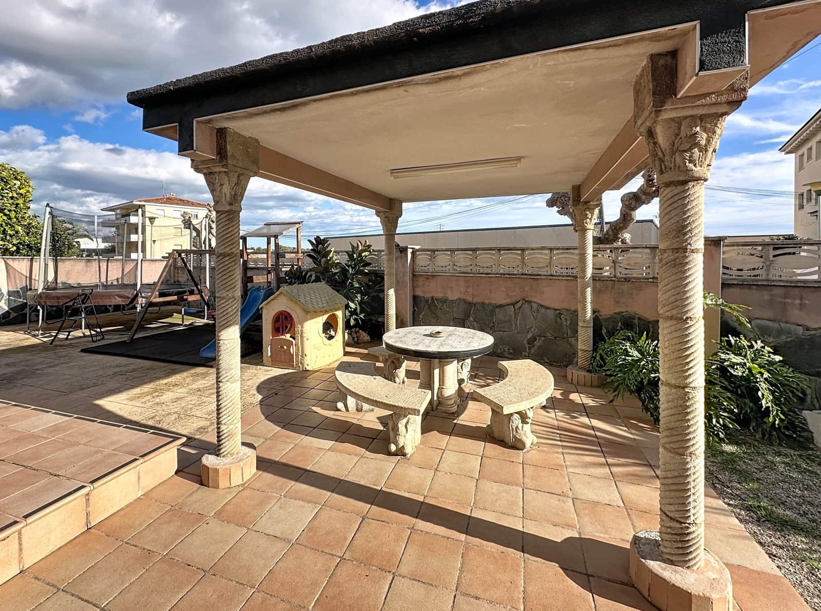 5 sypialnia Dom na sprzedaż w Miasto Tarragona z basenem garażem - 480 000 € (Ref: 9988346)