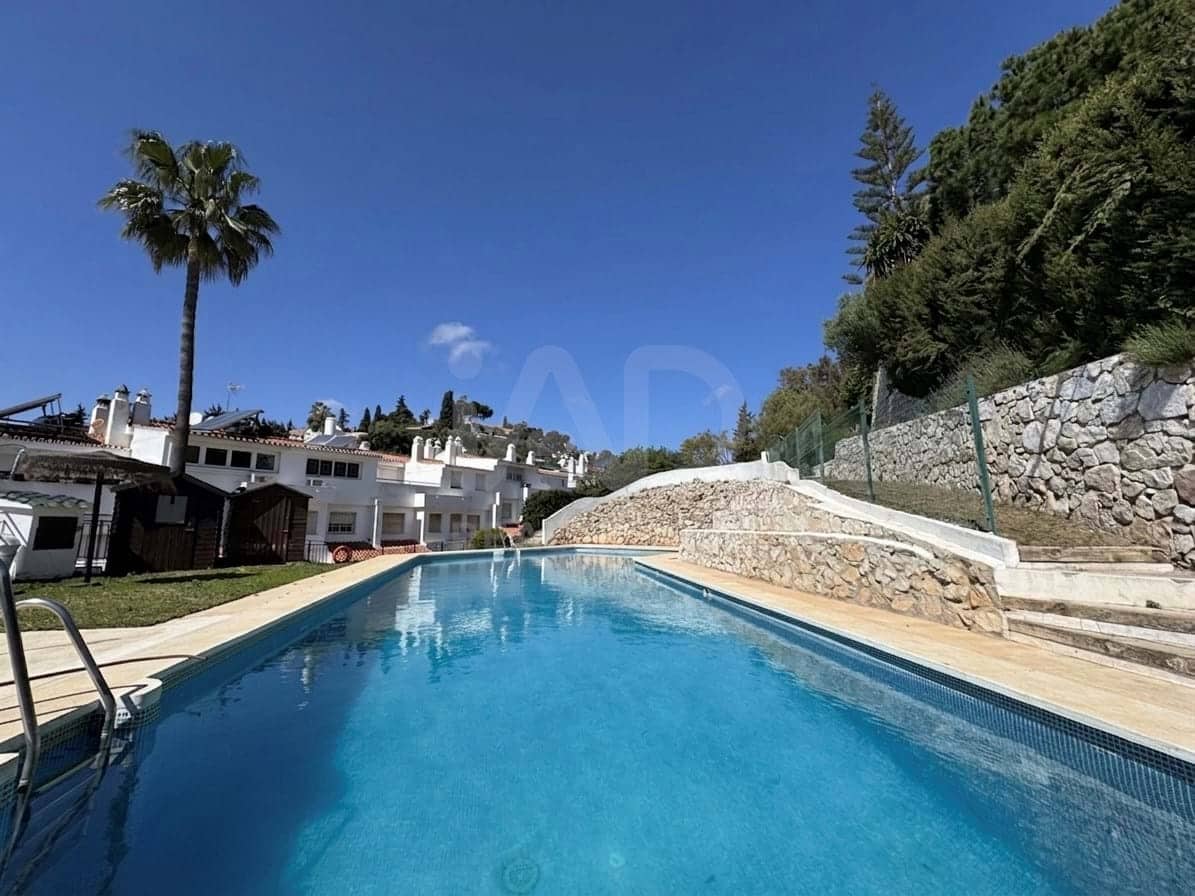 Adosado de 3 habitaciones en La Sierrezuela en venta con piscina garaje - 455.000 € (Ref: 9988351)