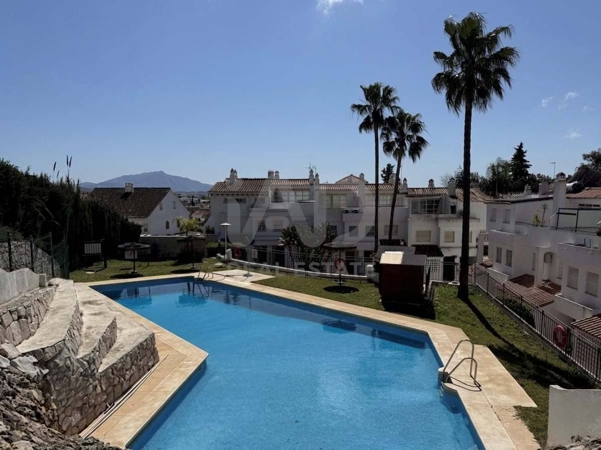 Adosado de 3 habitaciones en La Sierrezuela en venta con piscina garaje - 455.000 € (Ref: 9988351)