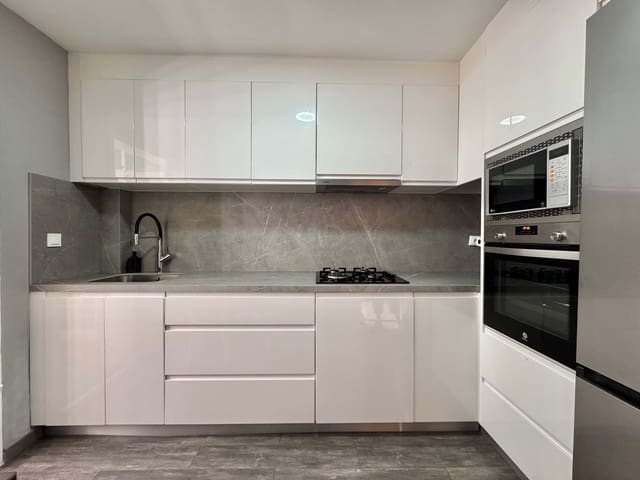 3 slaapkamer Rijtjeshuis te koop in La Sierrezuela, Mijas met zwembad garage - € 455.000 (Ref: 9988351)