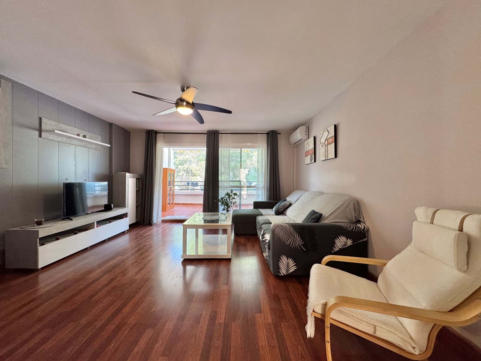 Adosado de 3 habitaciones en La Sierrezuela en venta con piscina garaje - 455.000 € (Ref: 9988351)