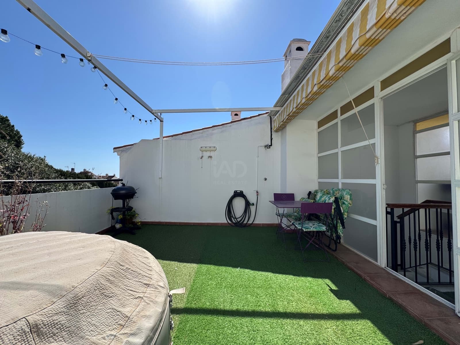 Adosado de 3 habitaciones en La Sierrezuela en venta con piscina garaje - 455.000 € (Ref: 9988351)