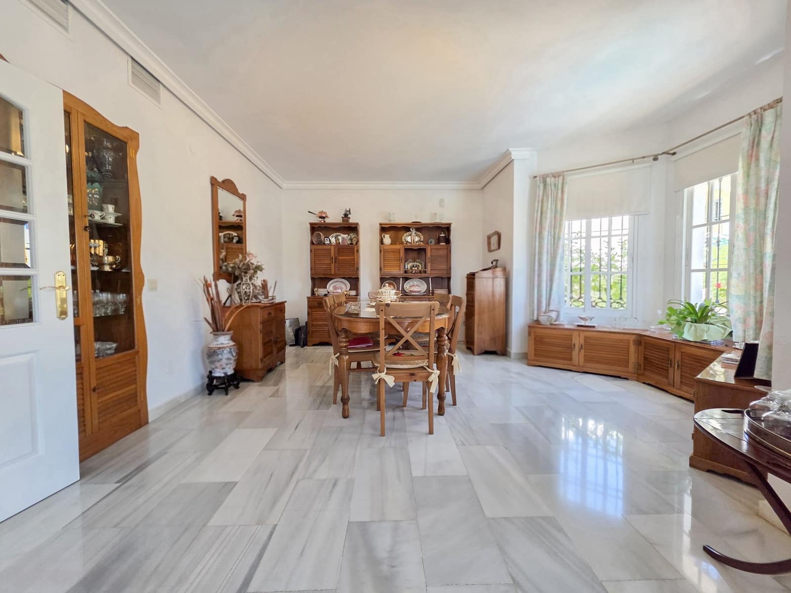 6 Zimmer Haus zu verkaufen in Malaga Stadt mit Pool Garage - 1.270.000 € (Ref: 9988352)