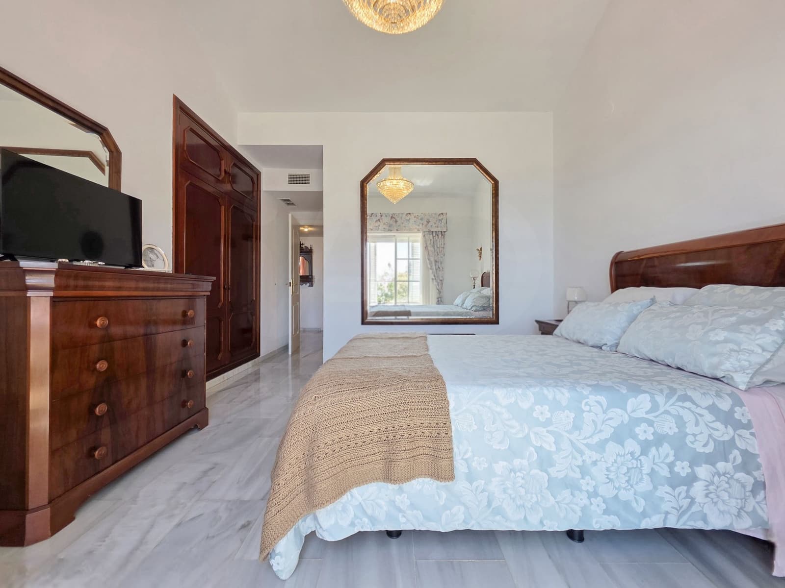 6 Zimmer Haus zu verkaufen in Malaga Stadt mit Pool Garage - 1.270.000 € (Ref: 9988352)