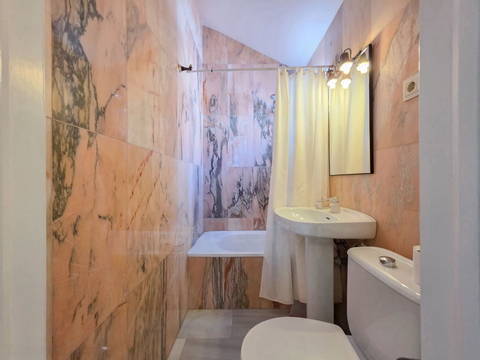 6 Zimmer Haus zu verkaufen in Malaga Stadt mit Pool Garage - 1.270.000 € (Ref: 9988352)