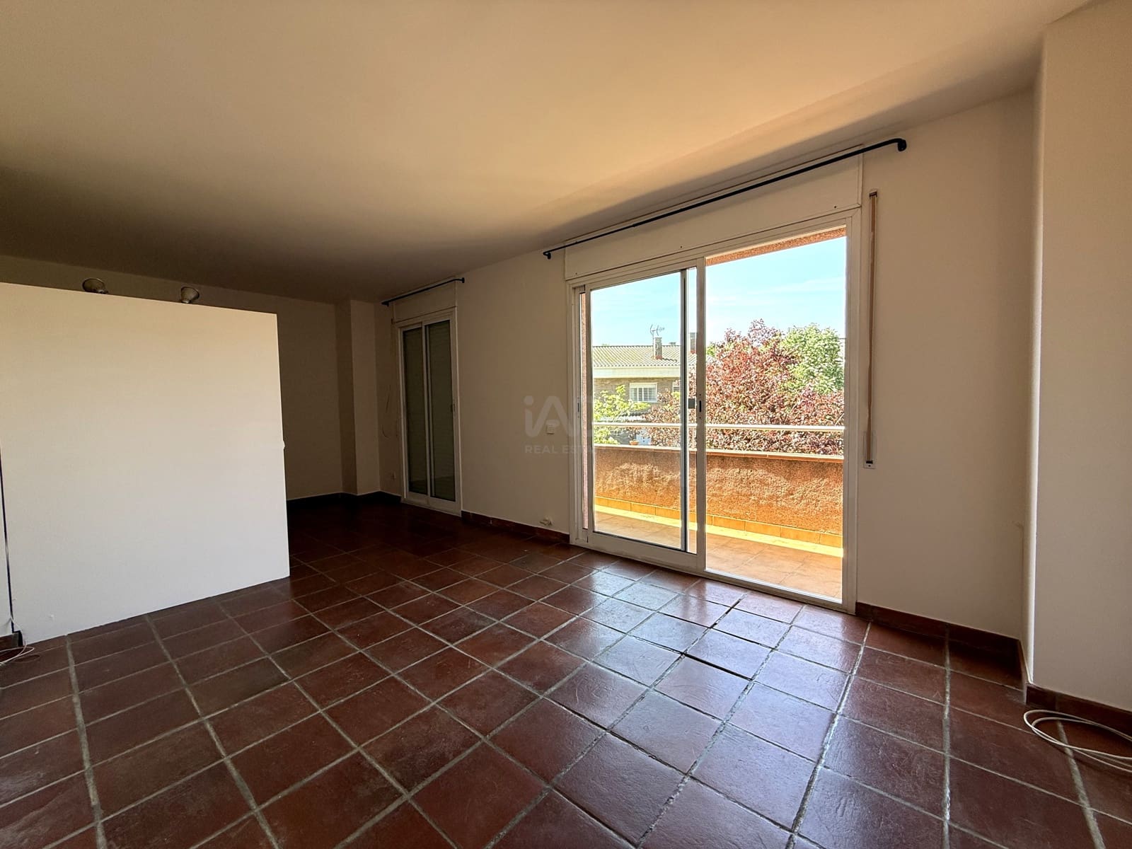 5 makuuhuone Omakotitalo myytävänä paikassa Barcelona kaupunki mukana uima-altaan 
autotalli - 620 000 € (Ref: 9988360)