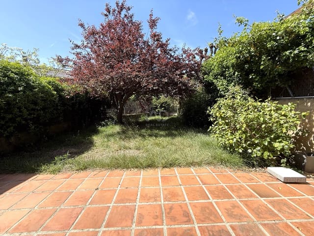 5 sypialnia Dom na sprzedaż w Sant Andreu de Llavaneres z basenem garażem - 620 000 € (Ref: 9988360)