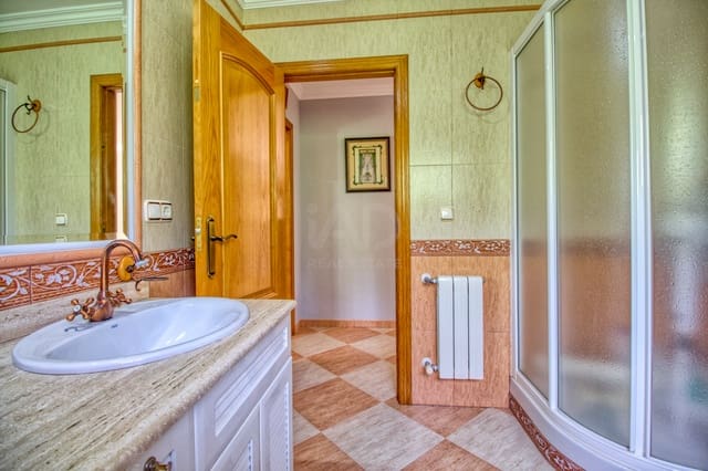 5 slaapkamer Huis te koop in Córdoba stad met garage - € 275.000 (Ref: 9988362)