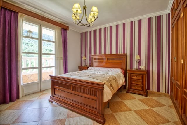 5 slaapkamer Huis te koop in Córdoba stad met garage - € 275.000 (Ref: 9988362)