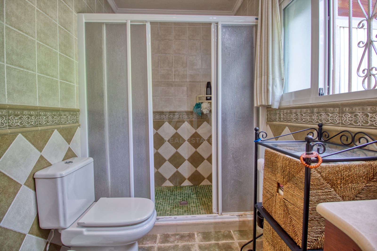 5 slaapkamer Huis te koop in Cordoba stad met garage - € 275.000 (Ref: 9988362)