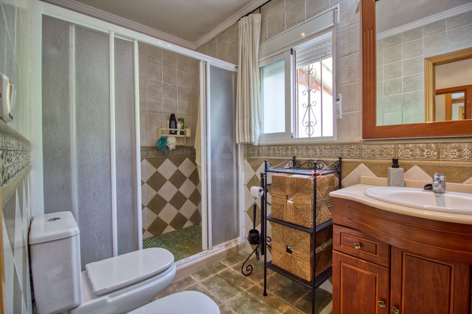 5 slaapkamer Huis te koop in Cordoba stad met garage - € 275.000 (Ref: 9988362)