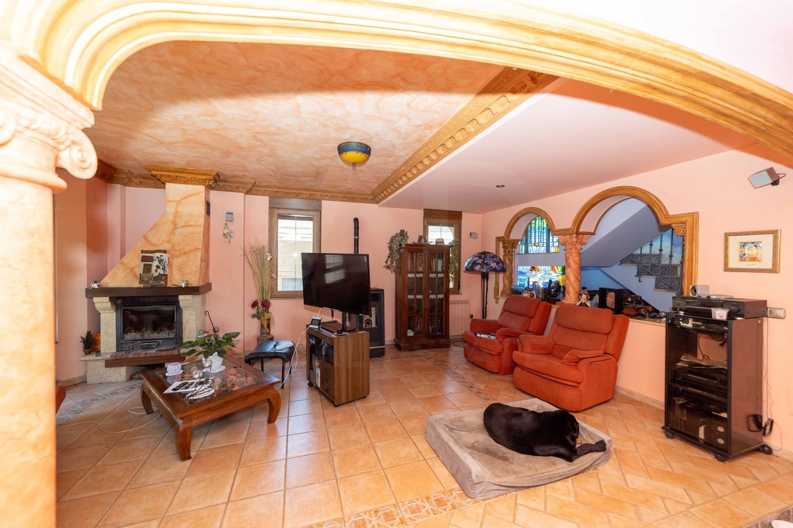 5 bedroom Villa for sale in Leon city - € 420,000 (Ref: 9988364)