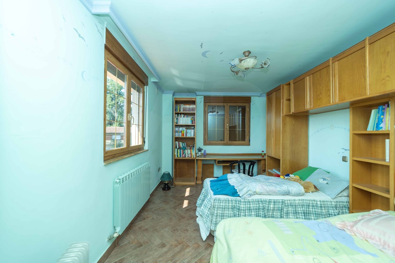 5 bedroom Villa for sale in Leon city - € 420,000 (Ref: 9988364)