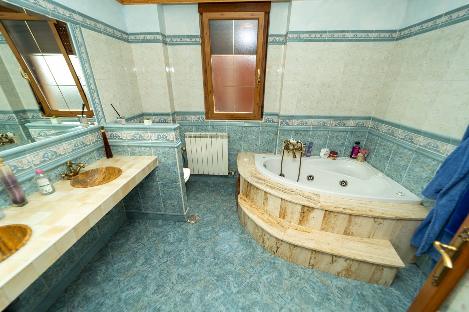 5 bedroom Villa for sale in Leon city - € 420,000 (Ref: 9988364)