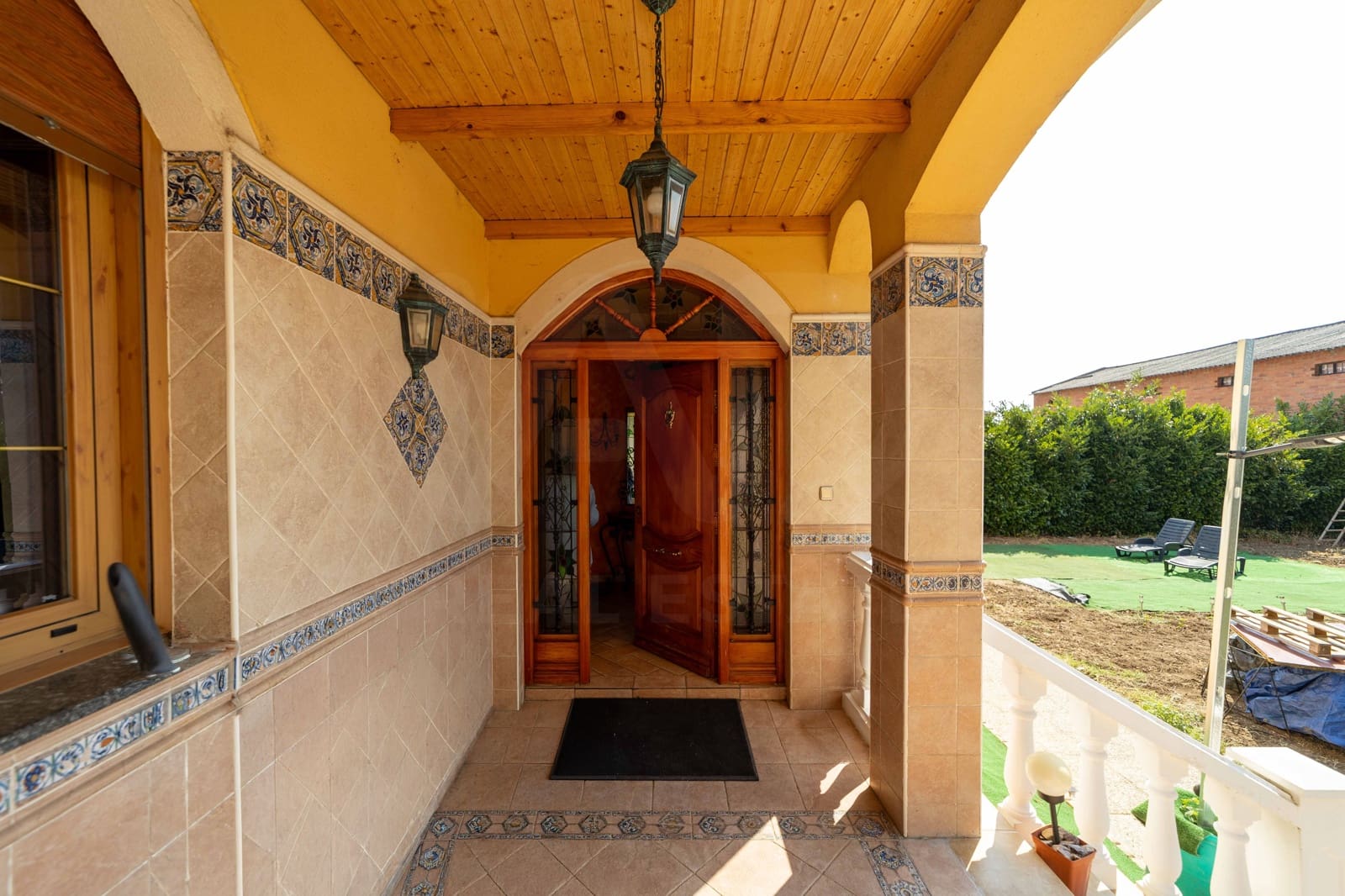 5 bedroom Villa for sale in Leon city - € 420,000 (Ref: 9988364)