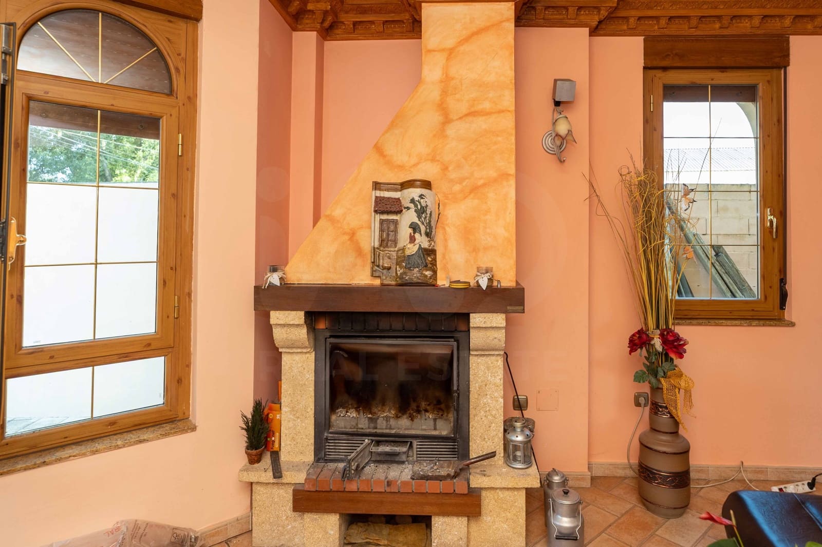 5 bedroom Villa for sale in Leon city - € 420,000 (Ref: 9988364)