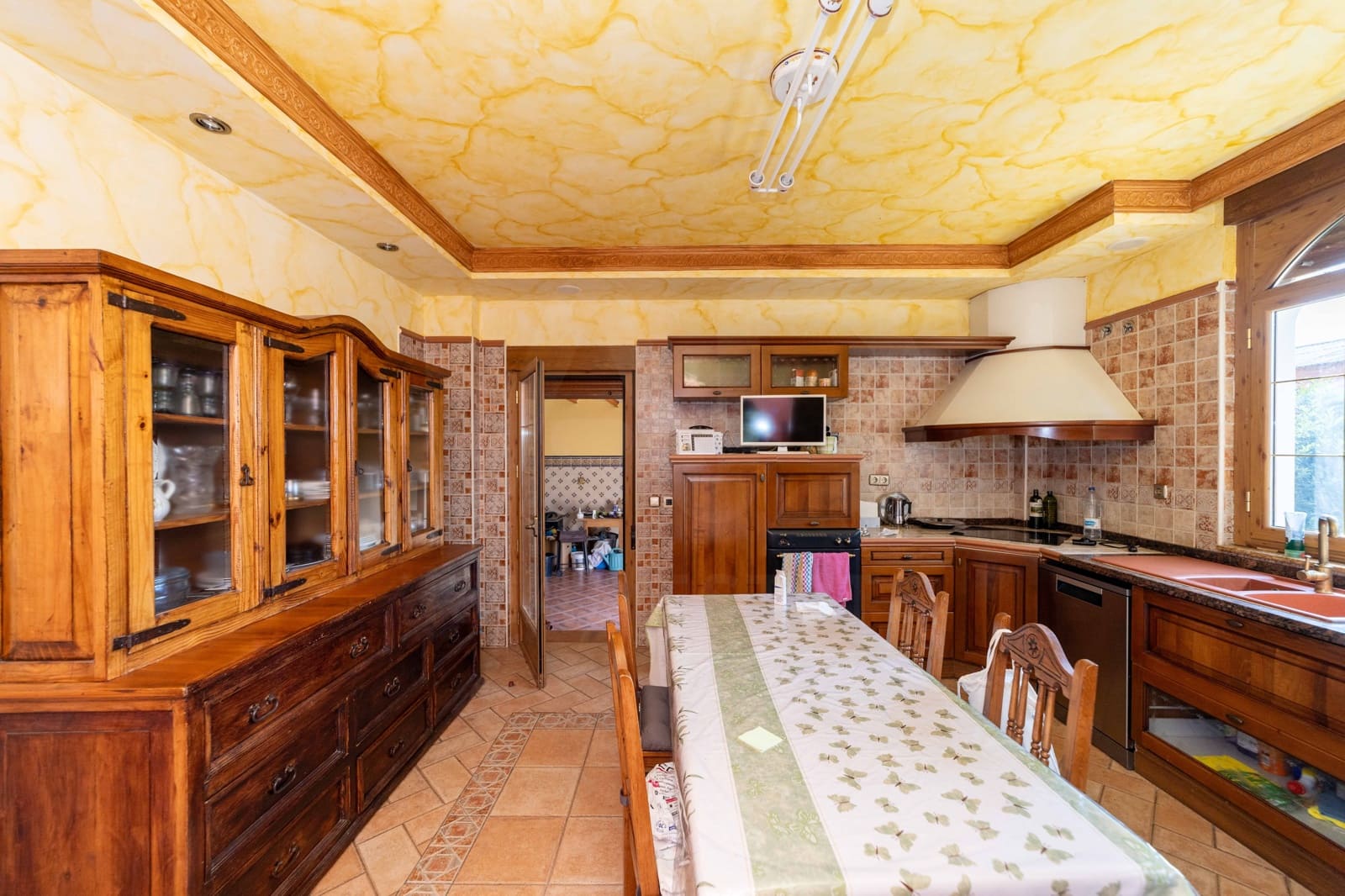 5 bedroom Villa for sale in Leon city - € 420,000 (Ref: 9988364)