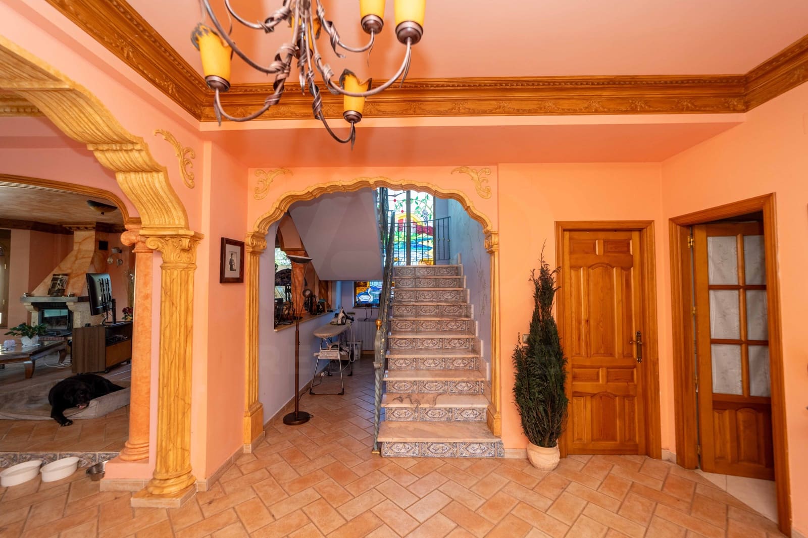 5 bedroom Villa for sale in Leon city - € 420,000 (Ref: 9988364)