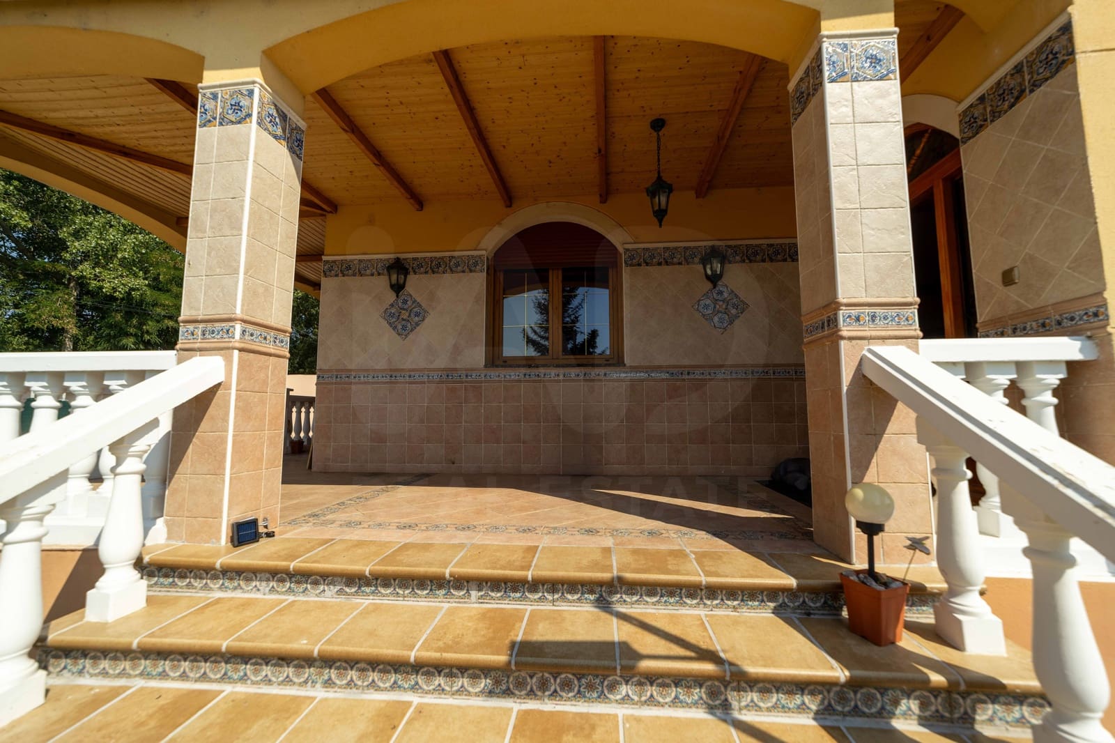 5 bedroom Villa for sale in Leon city - € 420,000 (Ref: 9988364)