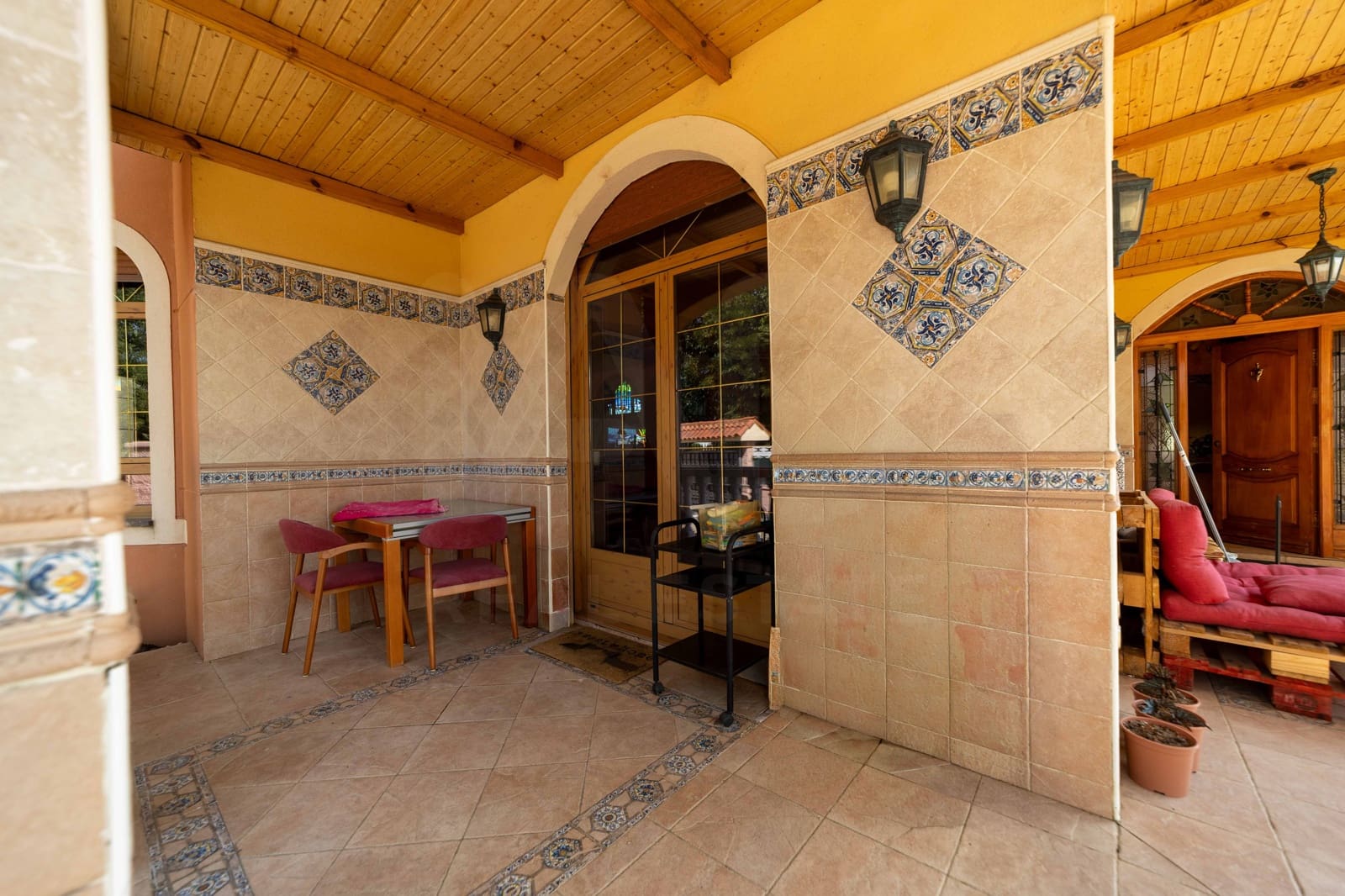 5 bedroom Villa for sale in Leon city - € 420,000 (Ref: 9988364)