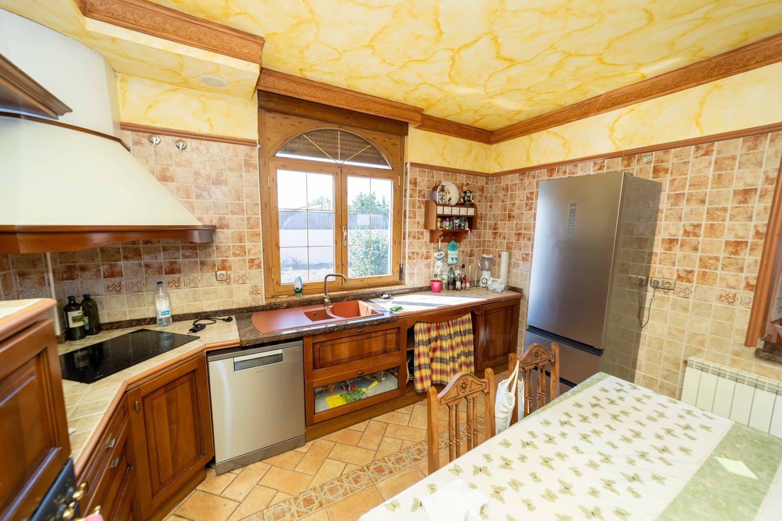 5 bedroom Villa for sale in Leon city - € 420,000 (Ref: 9988364)