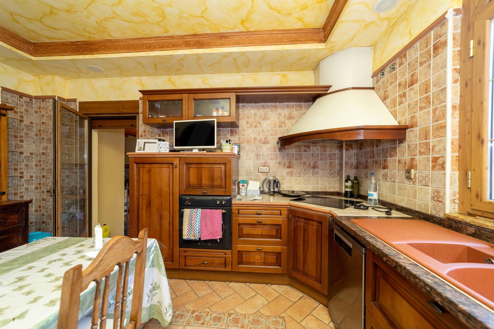 5 bedroom Villa for sale in Leon city - € 420,000 (Ref: 9988364)