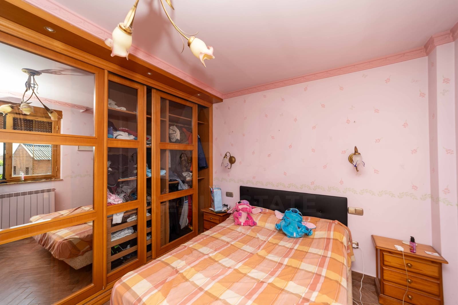 5 bedroom Villa for sale in Leon city - € 420,000 (Ref: 9988364)