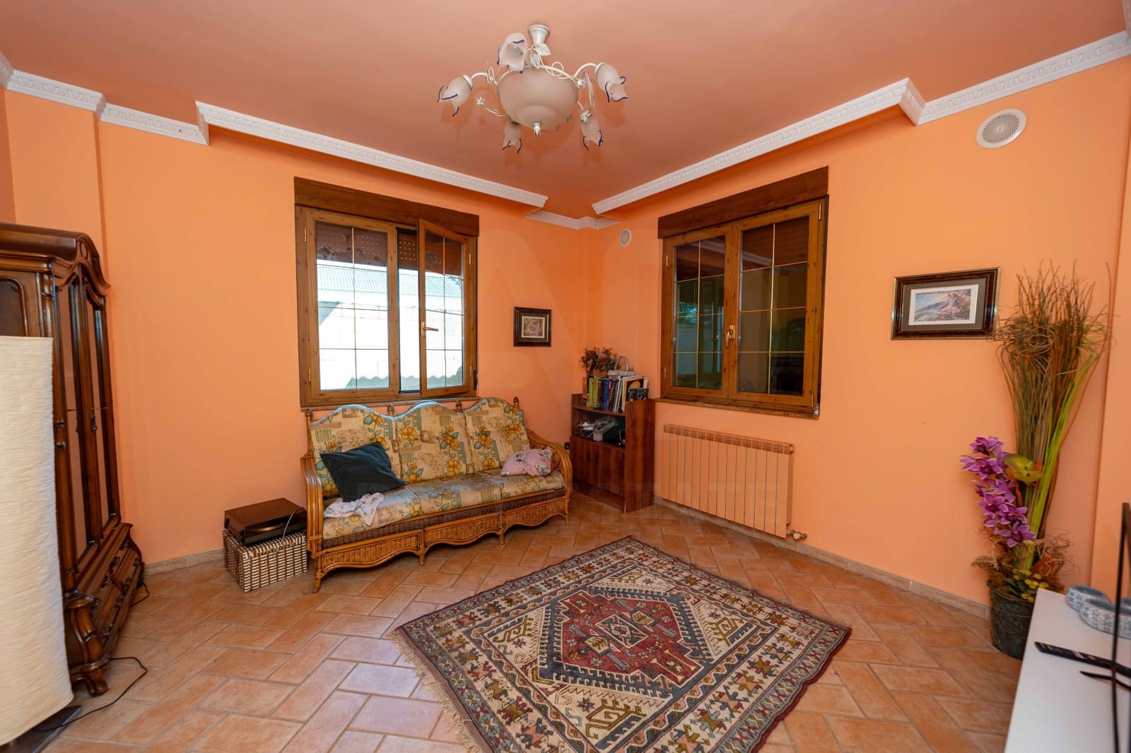 5 bedroom Villa for sale in Leon city - € 420,000 (Ref: 9988364)