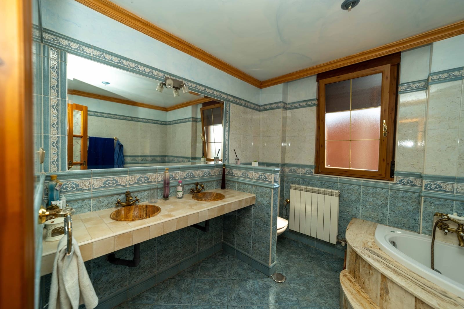 5 bedroom Villa for sale in Leon city - € 420,000 (Ref: 9988364)