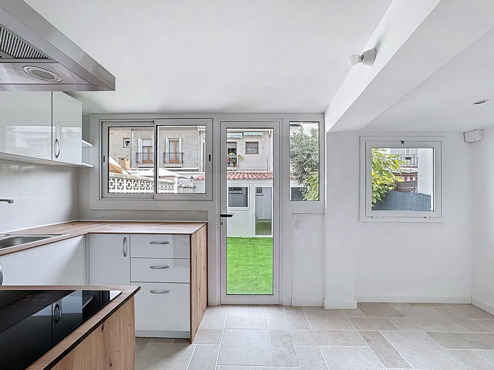 4 makuuhuone Omakotitalo myytävänä paikassa Barcelona kaupunki - 415 000 € (Ref: 9988366)