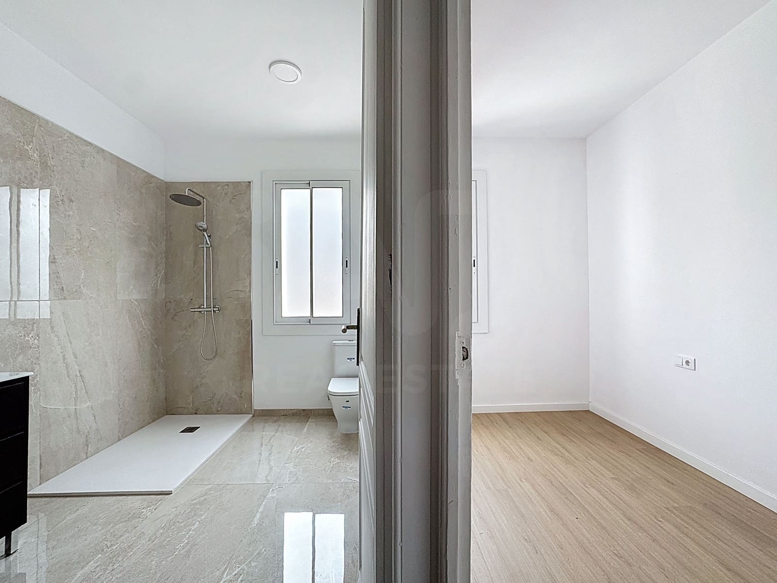 4 makuuhuone Omakotitalo myytävänä paikassa Barcelona kaupunki - 415 000 € (Ref: 9988366)