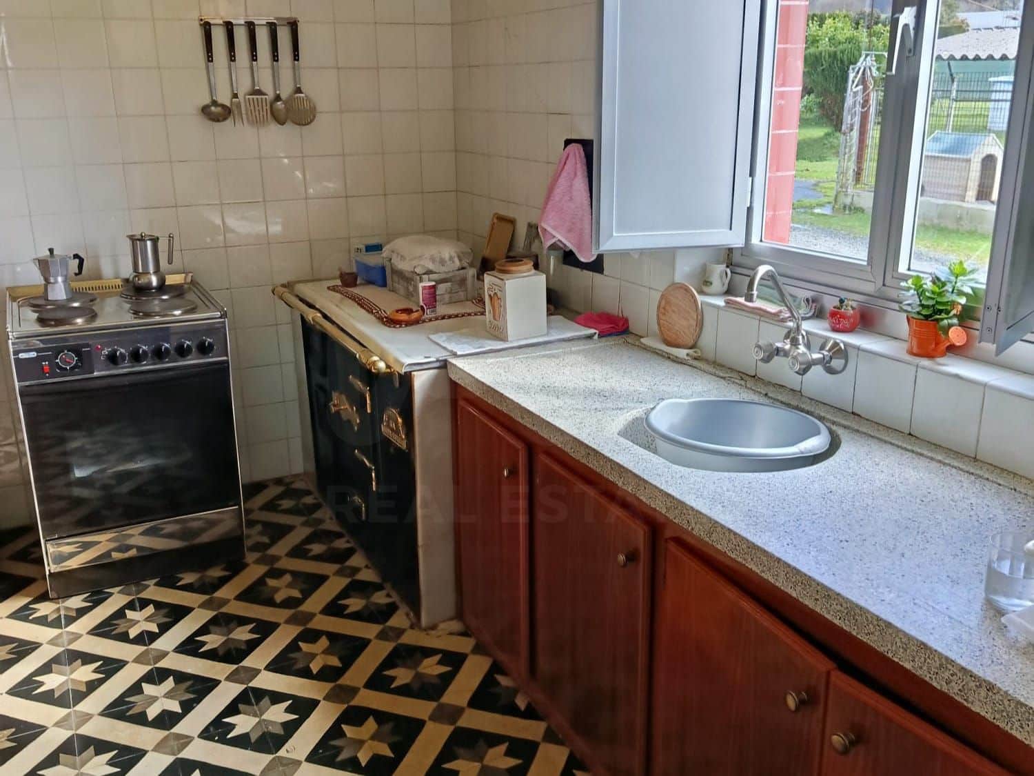 Casa de 7 habitaciones en Narón en venta con piscina garaje - 280.000 € (Ref: 9988368)