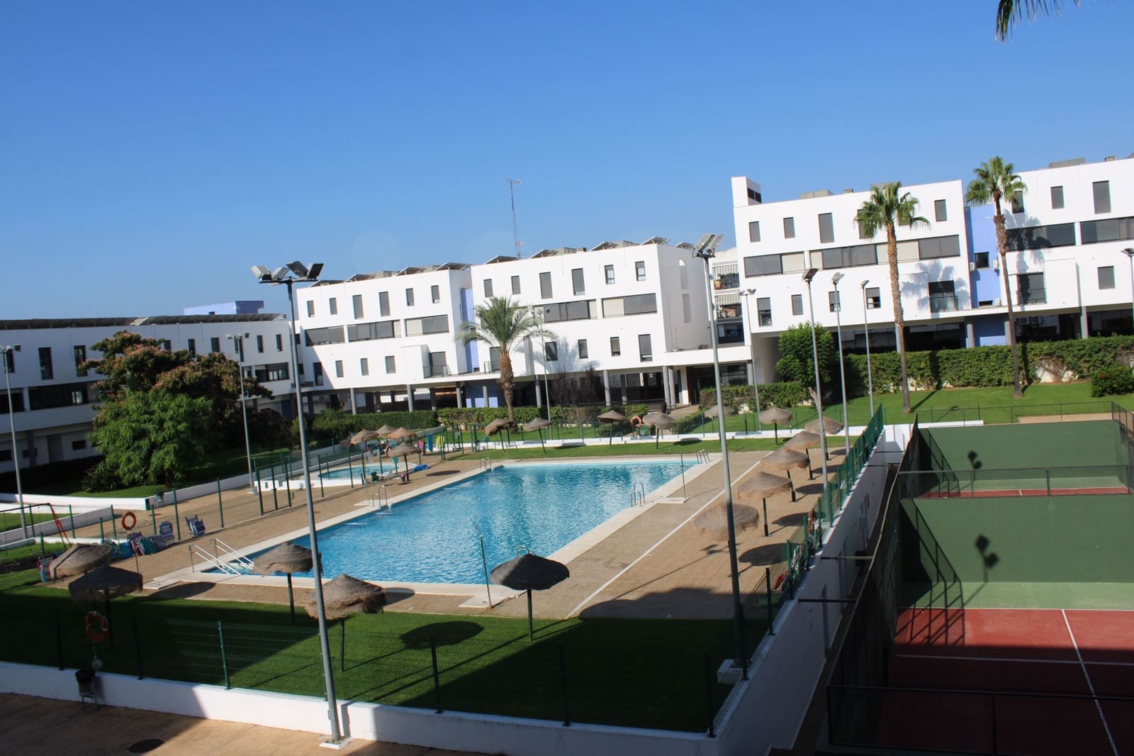2 Zimmer Apartment zu verkaufen in Huelva Stadt mit Pool Garage - 185.000 € (Ref: 9988369)
