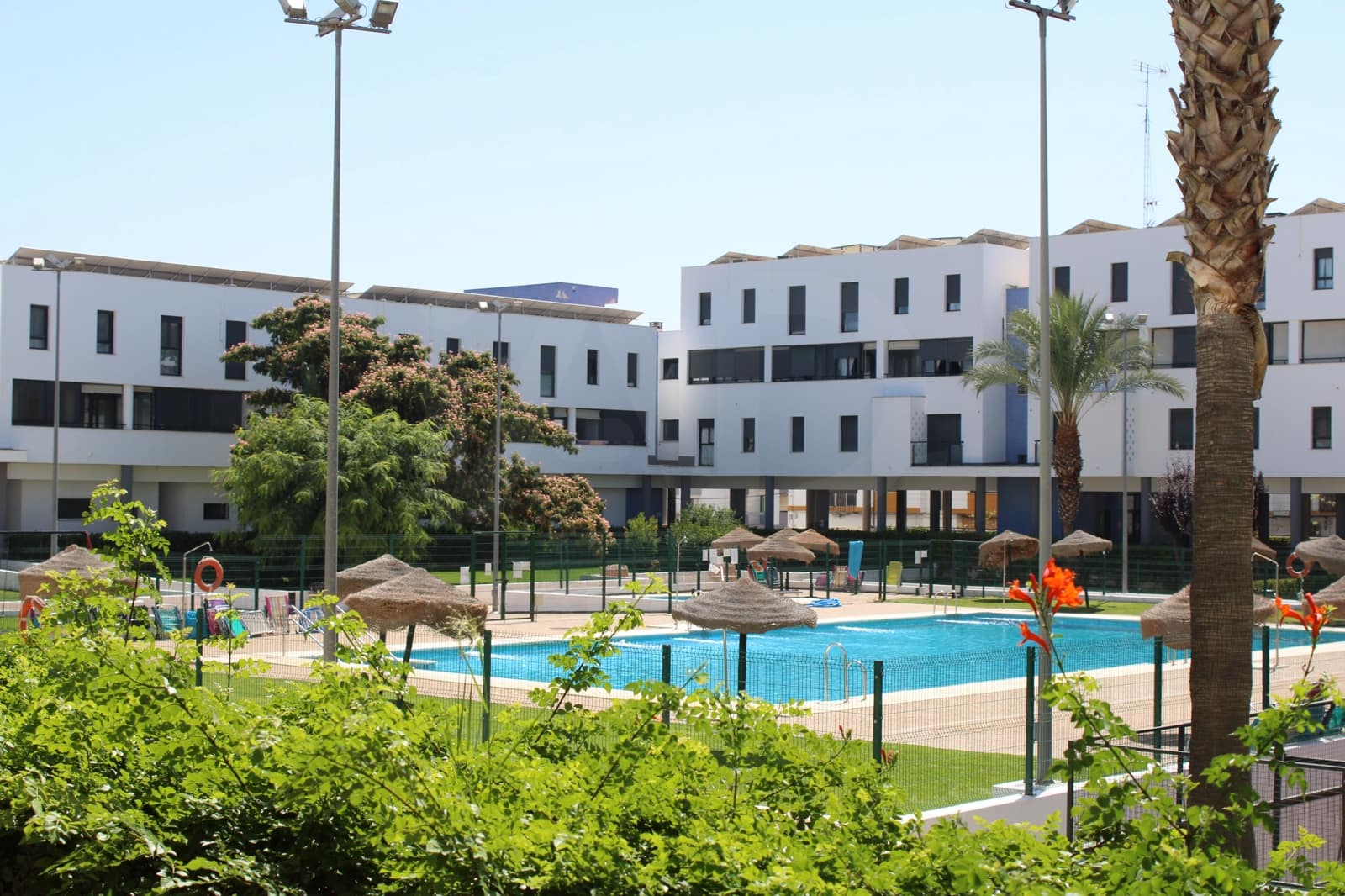 2 Zimmer Apartment zu verkaufen in Huelva Stadt mit Pool Garage - 185.000 € (Ref: 9988369)