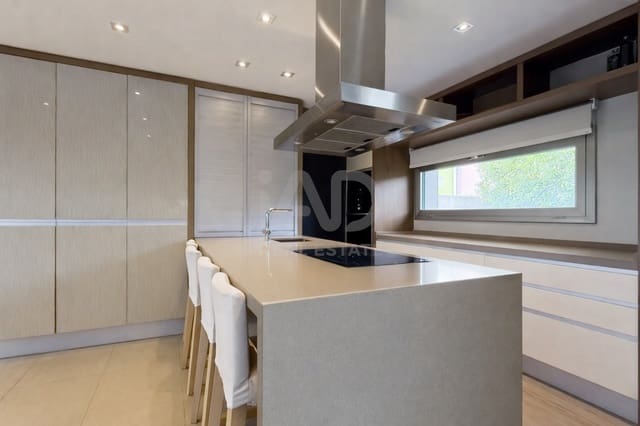 3 soverom Villa til salgs i Tarragona by med garasje - € 749 000 (Ref: 9988370)