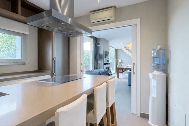 3 soverom Villa til salgs i Tarragona by med garasje - € 749 000 (Ref: 9988370)
