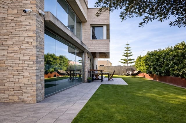 3 soverom Villa til salgs i Tarragona by med garasje - € 749 000 (Ref: 9988370)