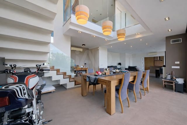 3 soverom Villa til salgs i Tarragona by med garasje - € 749 000 (Ref: 9988370)