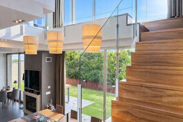 3 soverom Villa til salgs i Tarragona by med garasje - € 749 000 (Ref: 9988370)
