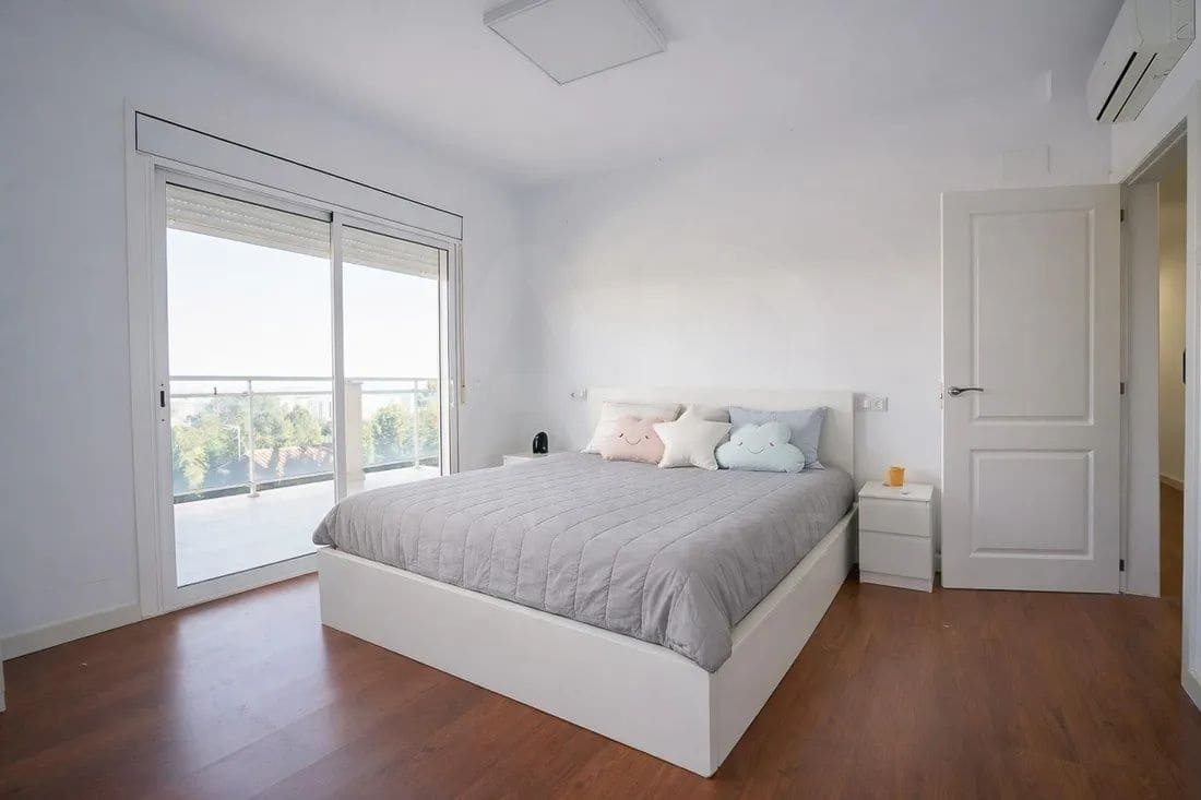 6 soveværelse Byhus til salg i Tarragona by med swimmingpool garage - € 690.000 (Ref: 9988371)
