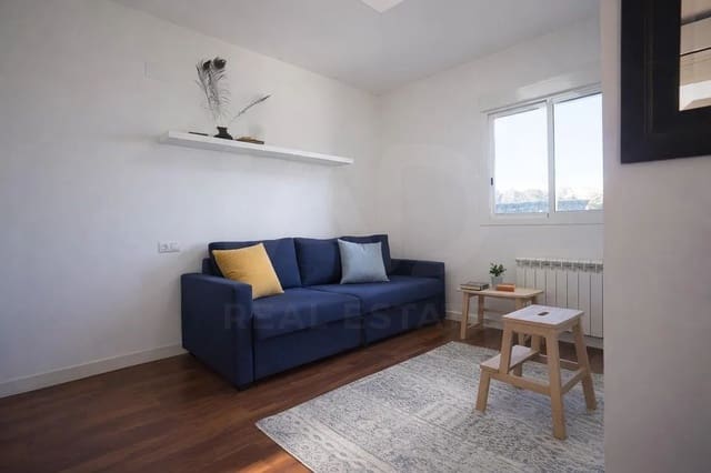 6 soveværelse Byhus til salg i Tarragona by med swimmingpool garage - € 690.000 (Ref: 9988371)