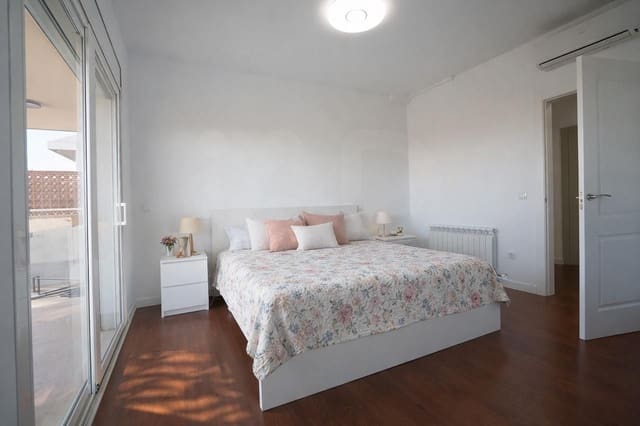 6 soveværelse Byhus til salg i Tarragona by med swimmingpool garage - € 690.000 (Ref: 9988371)