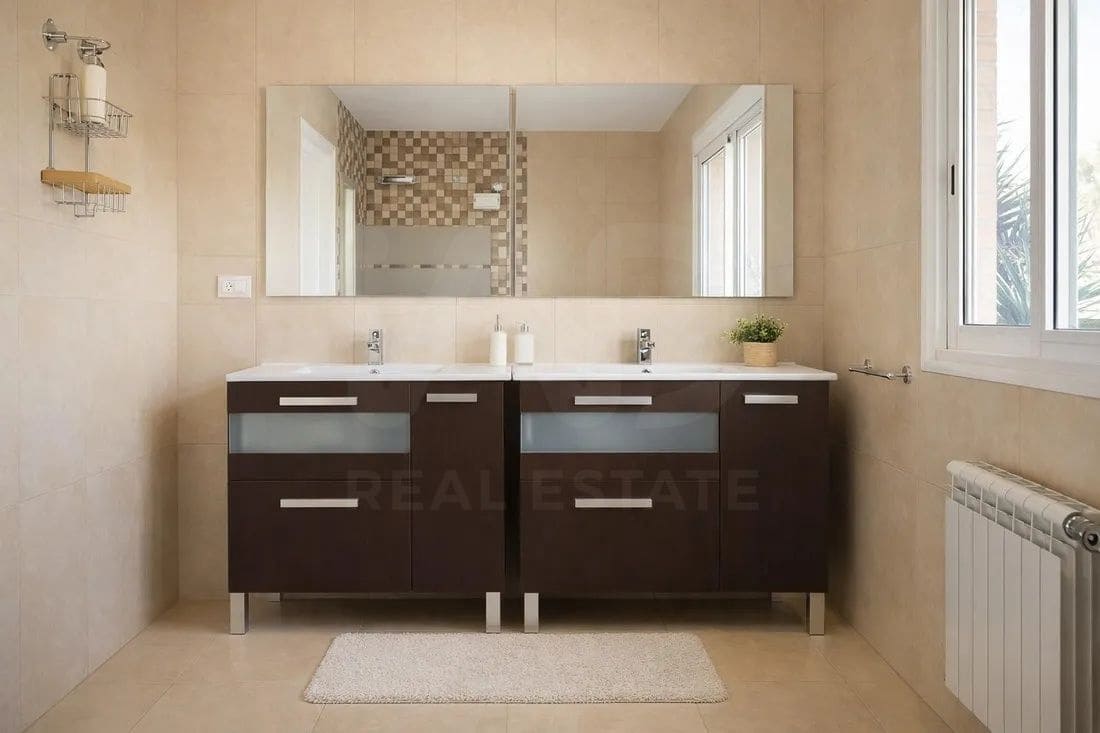 6 soveværelse Byhus til salg i Tarragona by med swimmingpool garage - € 690.000 (Ref: 9988371)