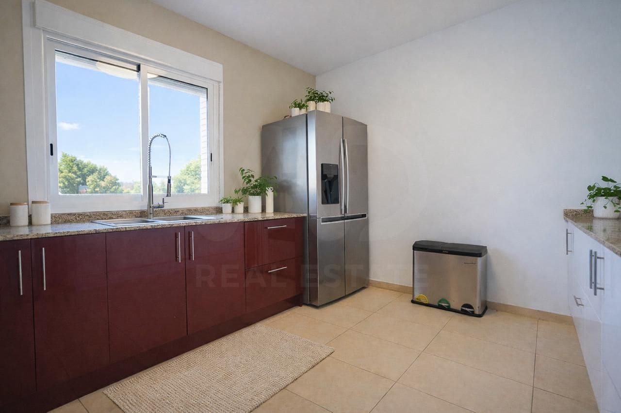 6 soveværelse Byhus til salg i Tarragona by med swimmingpool garage - € 690.000 (Ref: 9988371)