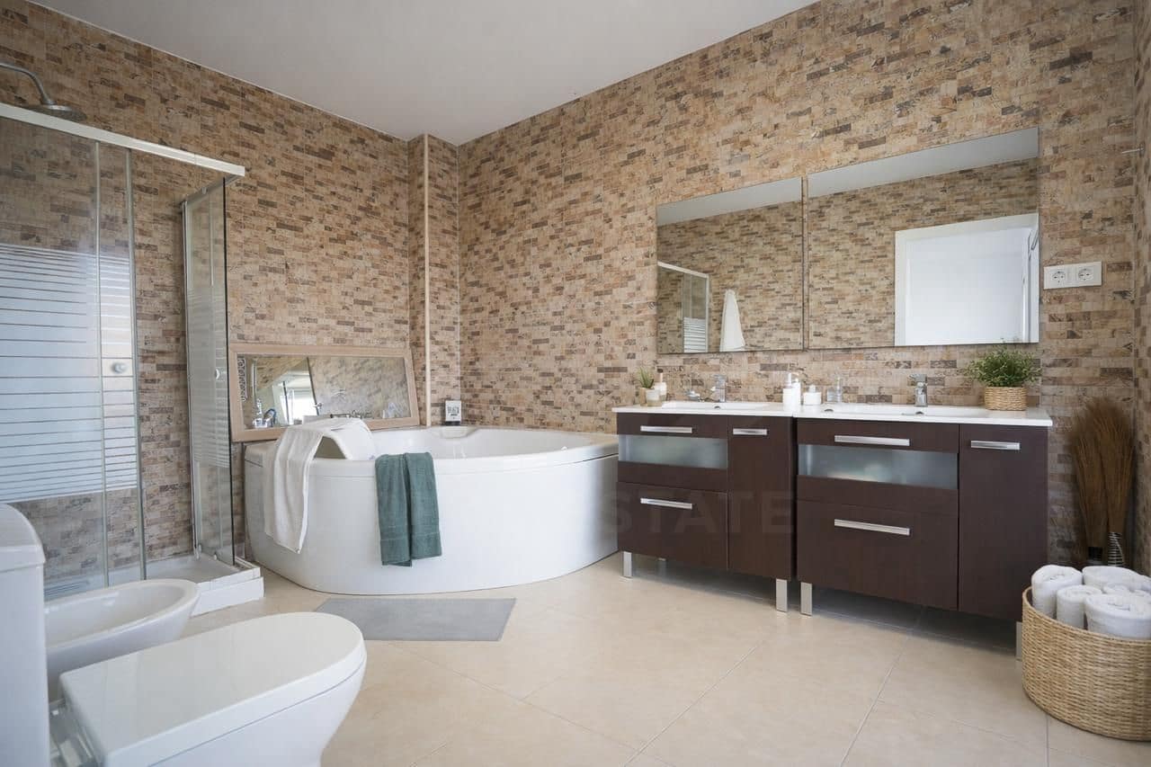 6 soveværelse Byhus til salg i Tarragona by med swimmingpool garage - € 690.000 (Ref: 9988371)